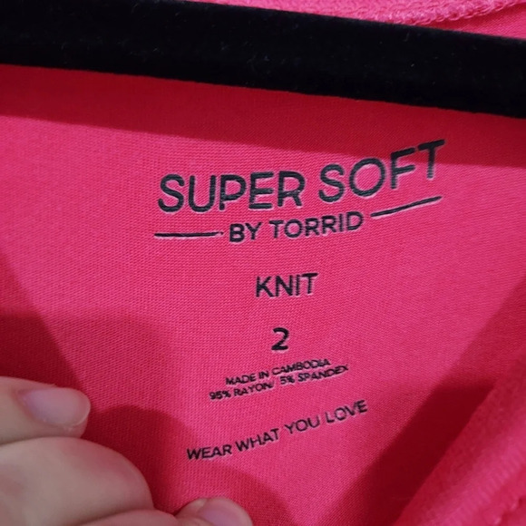 Torrid Pink Perfect Super Soft Crew Neck Long Sleeve Tee in Size 2 - 18/20 - Picture 3 of 11